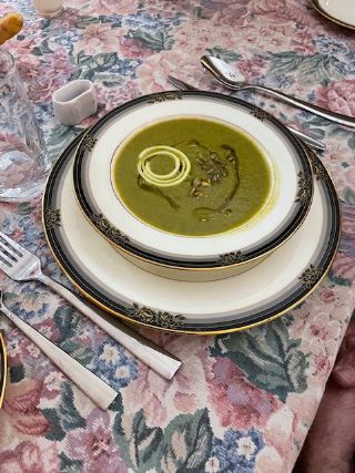 Courgette soup with basil image